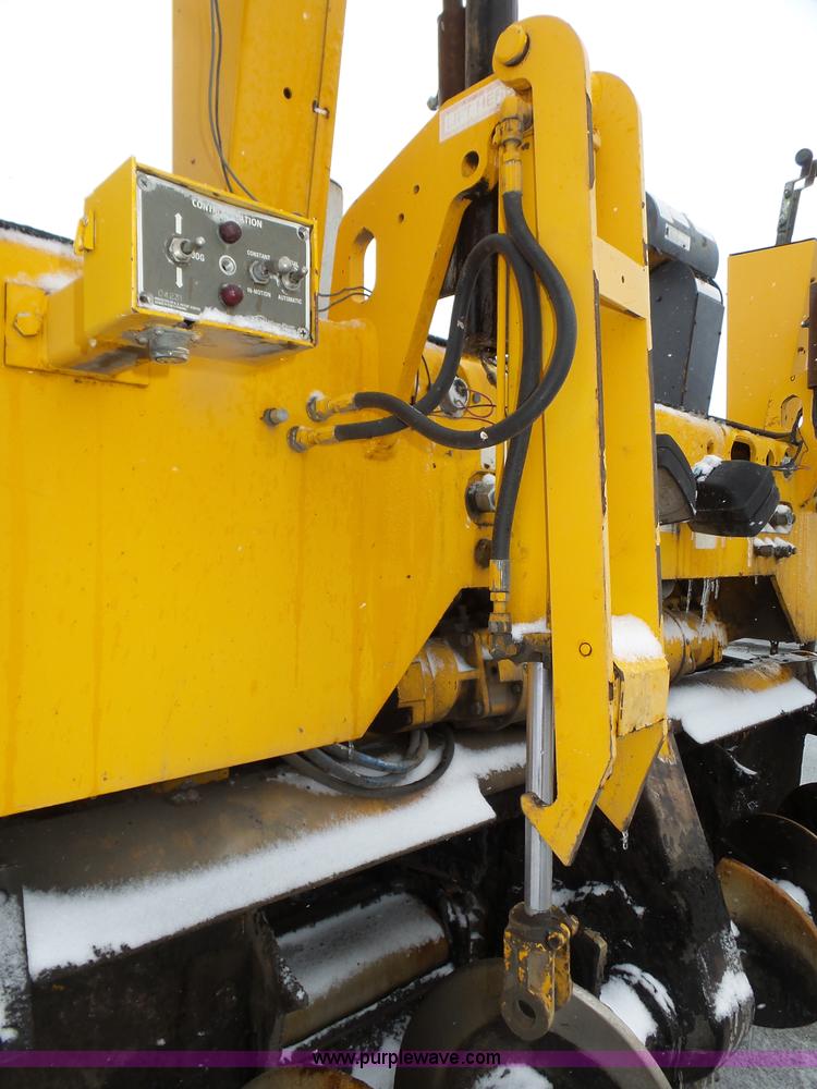 image for item J8824 2003 Blaw Knox PF-5510 asphalt paver