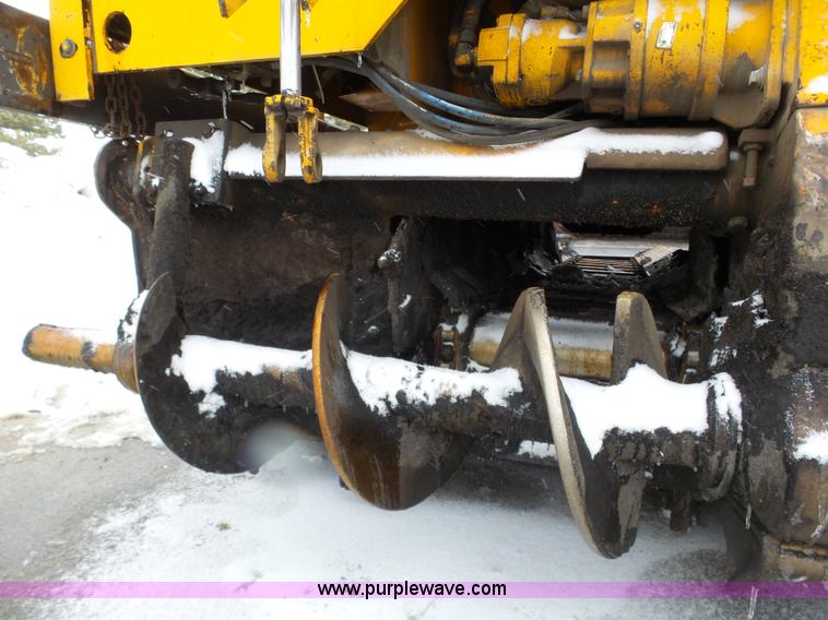 image for item J8824 2003 Blaw Knox PF-5510 asphalt paver