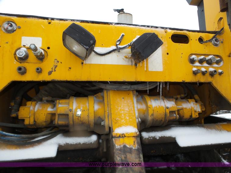 image for item J8824 2003 Blaw Knox PF-5510 asphalt paver