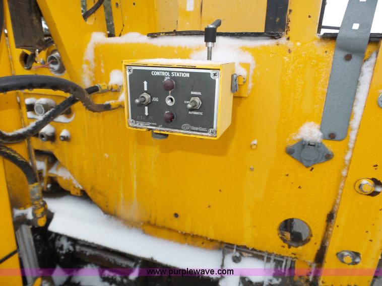 image for item J8824 2003 Blaw Knox PF-5510 asphalt paver