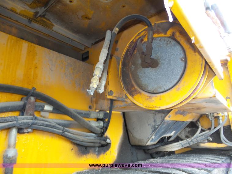 image for item J8824 2003 Blaw Knox PF-5510 asphalt paver