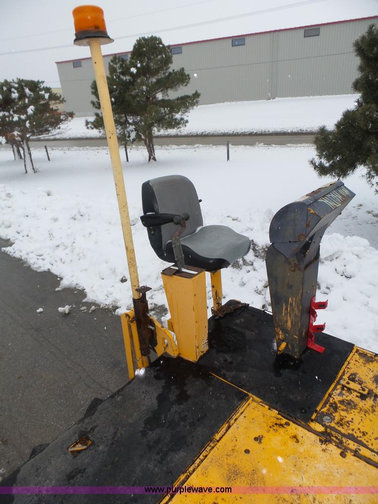 image for item J8824 2003 Blaw Knox PF-5510 asphalt paver