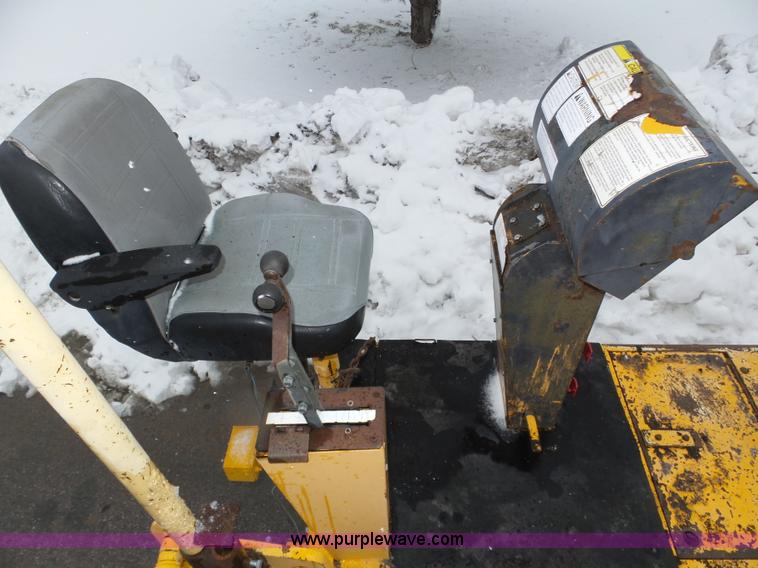 image for item J8824 2003 Blaw Knox PF-5510 asphalt paver