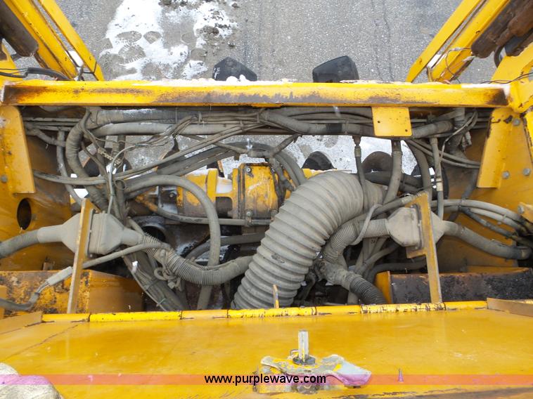 image for item J8824 2003 Blaw Knox PF-5510 asphalt paver