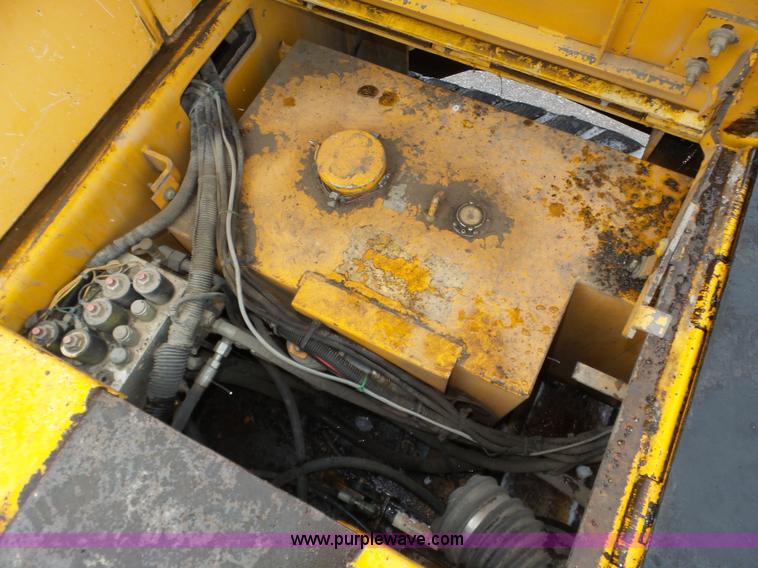 image for item J8824 2003 Blaw Knox PF-5510 asphalt paver