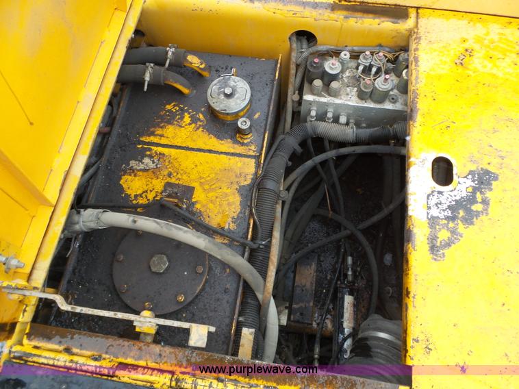 image for item J8824 2003 Blaw Knox PF-5510 asphalt paver