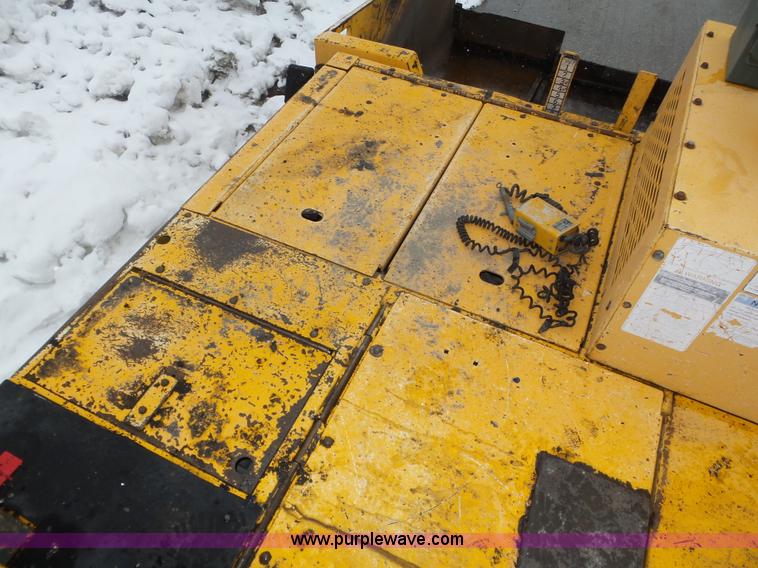 image for item J8824 2003 Blaw Knox PF-5510 asphalt paver