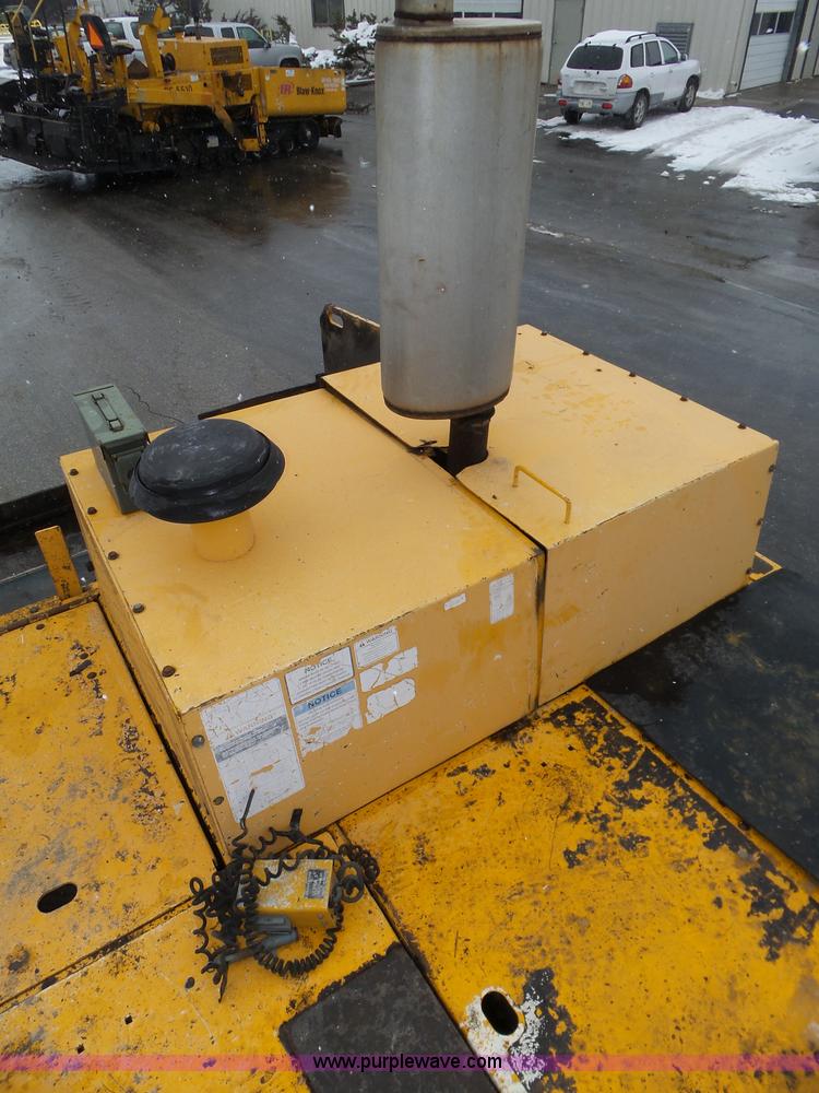 image for item J8824 2003 Blaw Knox PF-5510 asphalt paver