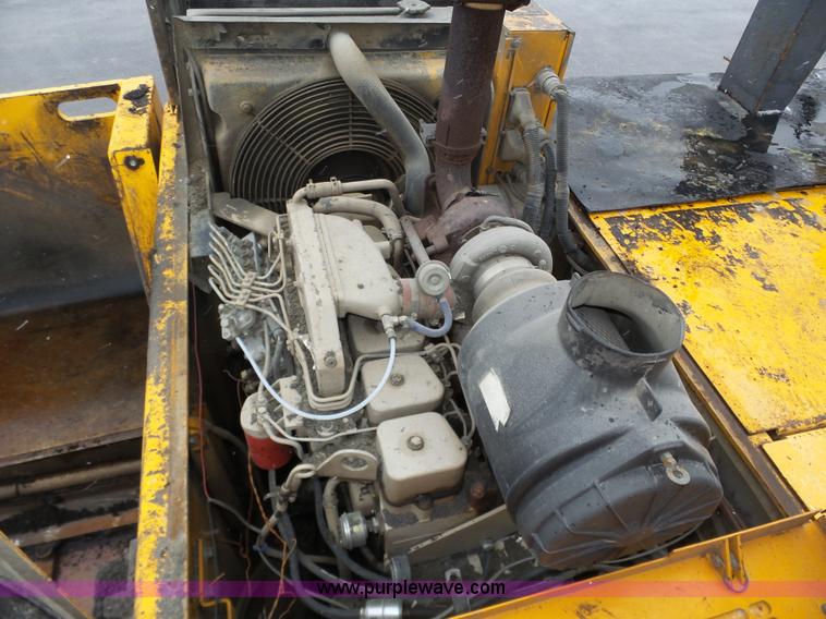 image for item J8824 2003 Blaw Knox PF-5510 asphalt paver