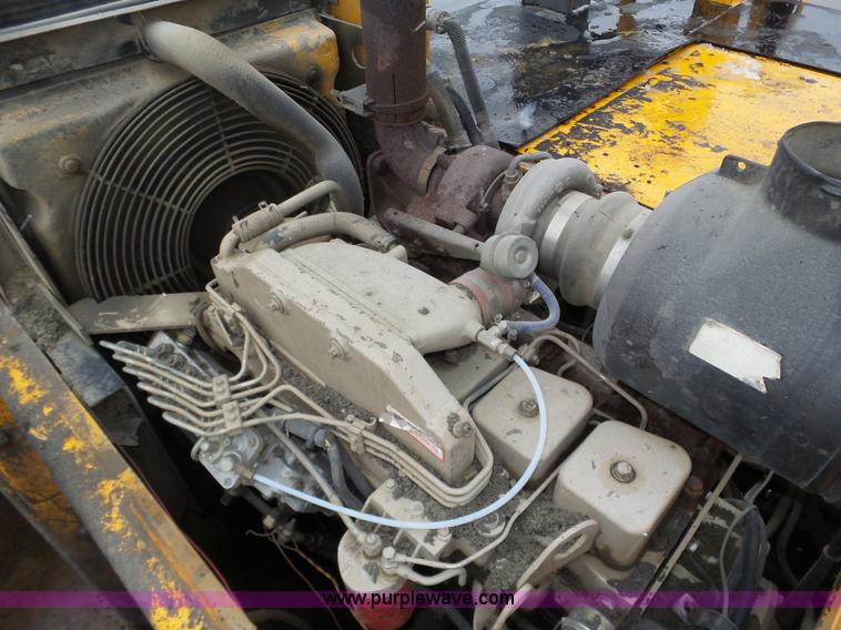 image for item J8824 2003 Blaw Knox PF-5510 asphalt paver