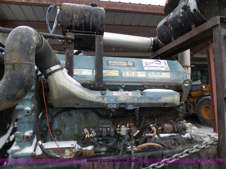 image for item J8825 1995 Detroit Diesel Series 60 11.1L L6 diesel engine
