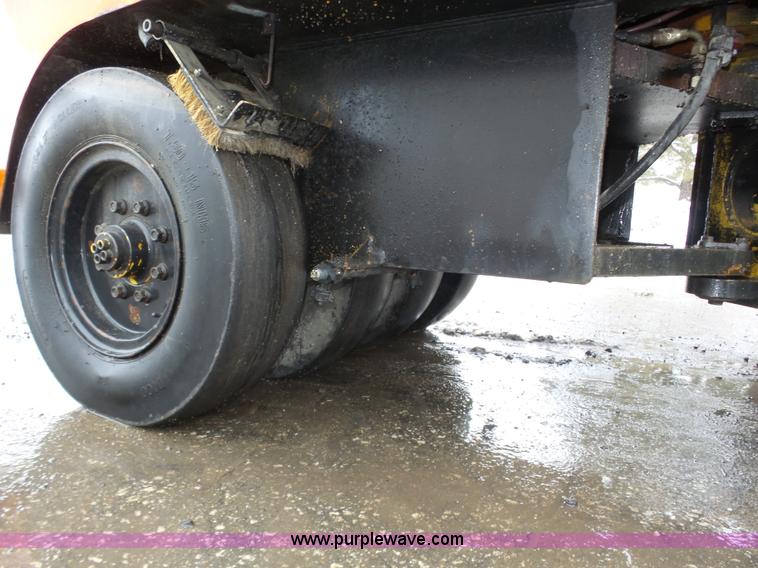 image for item J8826 1997 Bomag BW11RH pneumatic roller