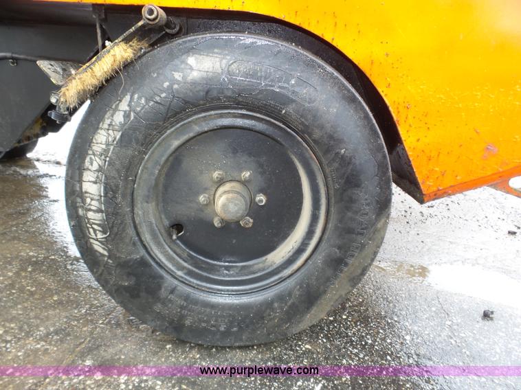 image for item J8826 1997 Bomag BW11RH pneumatic roller