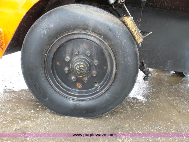 image for item J8826 1997 Bomag BW11RH pneumatic roller