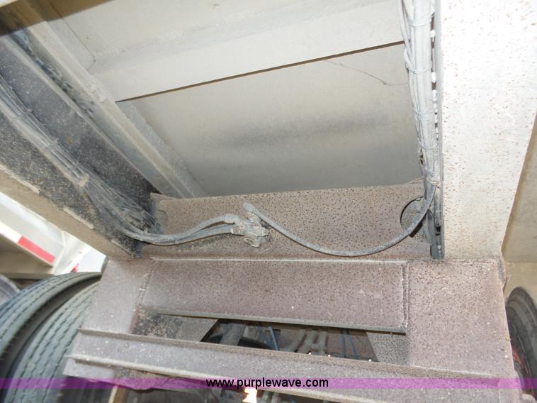 image for item J8873 2007 Cornhusker 800R-9606-713 end dump trailer