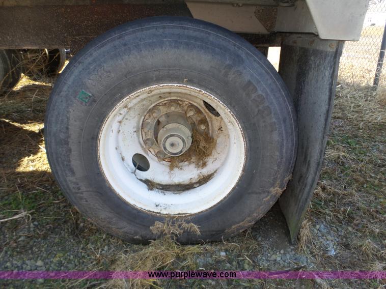 image for item J8873 2007 Cornhusker 800R-9606-713 end dump trailer