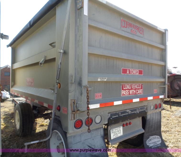 image for item J8874 2007 Cornhusker 800R-91206-714 end dump trailer