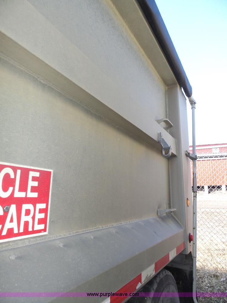 image for item J8874 2007 Cornhusker 800R-91206-714 end dump trailer