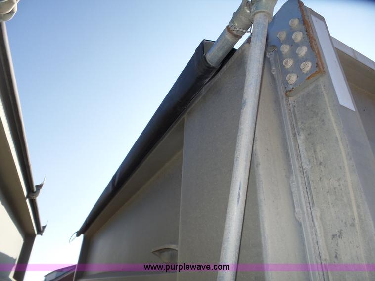 image for item J8874 2007 Cornhusker 800R-91206-714 end dump trailer