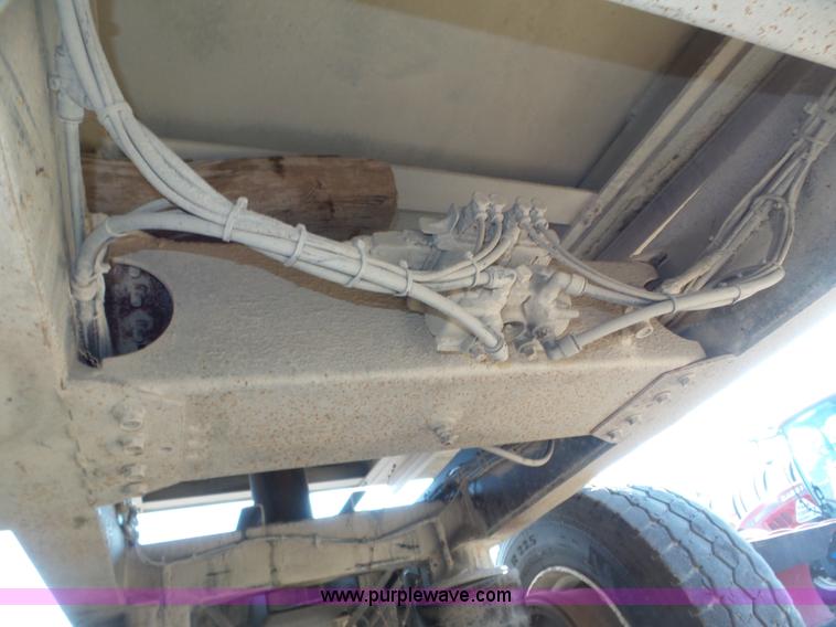 image for item J8874 2007 Cornhusker 800R-91206-714 end dump trailer