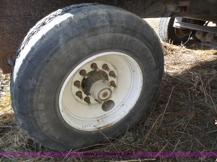 image for item J8874 2007 Cornhusker 800R-91206-714 end dump trailer