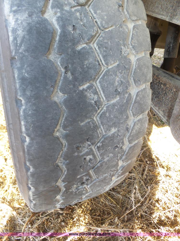 image for item J8874 2007 Cornhusker 800R-91206-714 end dump trailer