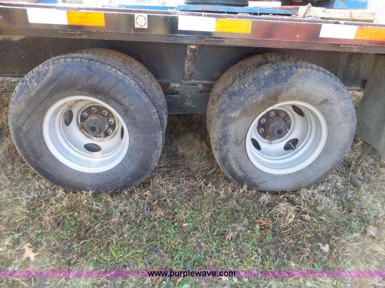 image for item J8875 2005 Featherlite 5590 equipment trailer