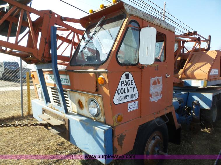 image for item J8876 1977 Bantam T350A crane truck