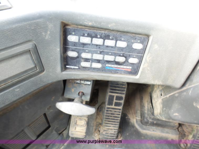 image for item K4258 2000 Komatsu WA250-3MC wheel loader