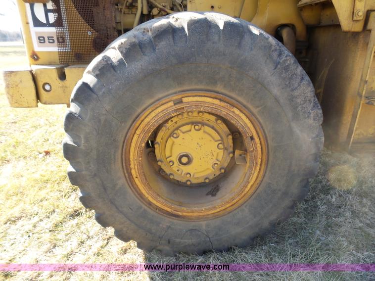 image for item L5412 1969 Caterpillar 950 wheel loader