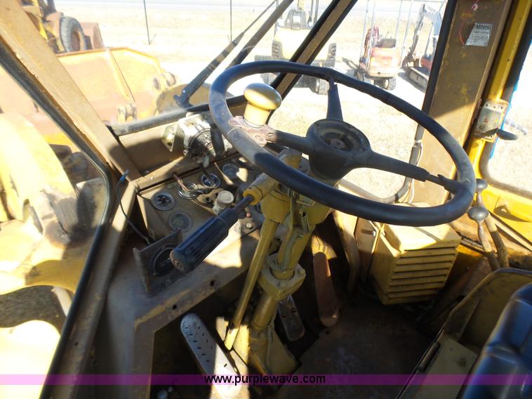 image for item L5412 1969 Caterpillar 950 wheel loader