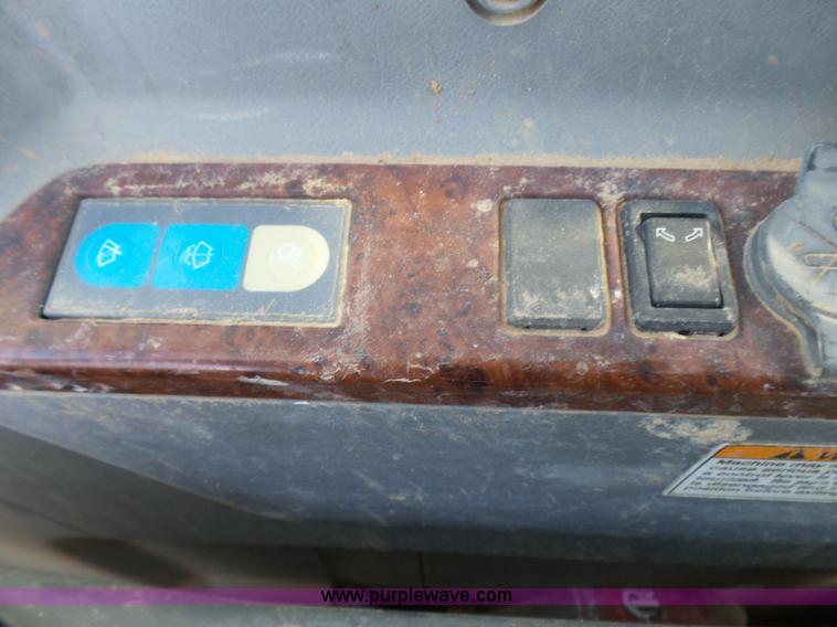 image for item L5413 2002 Kobelco SK210LC excavator