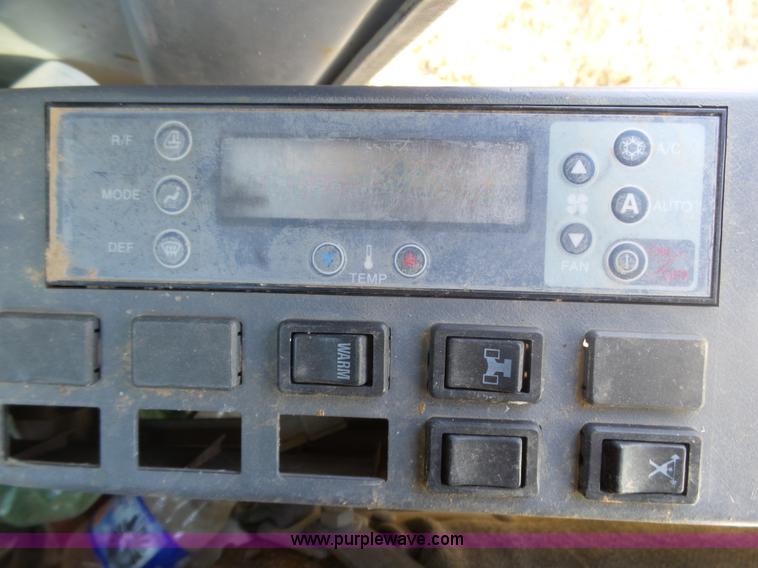 image for item L5413 2002 Kobelco SK210LC excavator