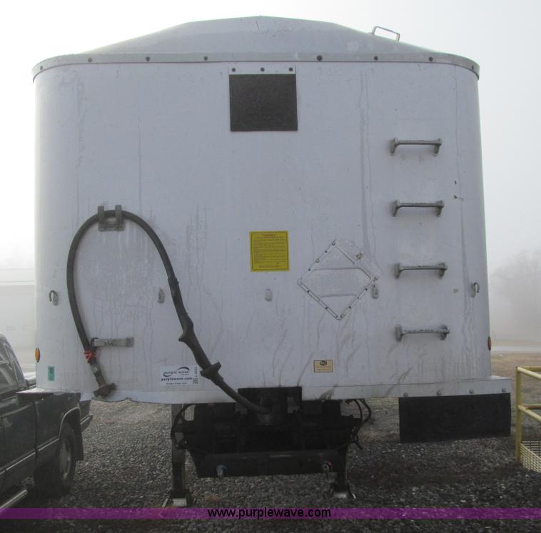 image for item L5525 2004 MAC end dump trailer