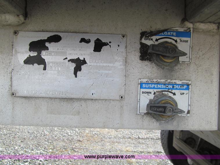 image for item L5525 2004 MAC end dump trailer