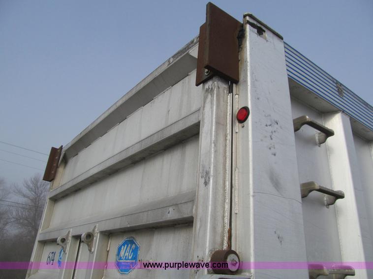 image for item L5525 2004 MAC end dump trailer