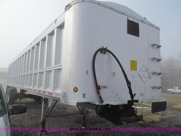 image for item L5525 2004 MAC end dump trailer