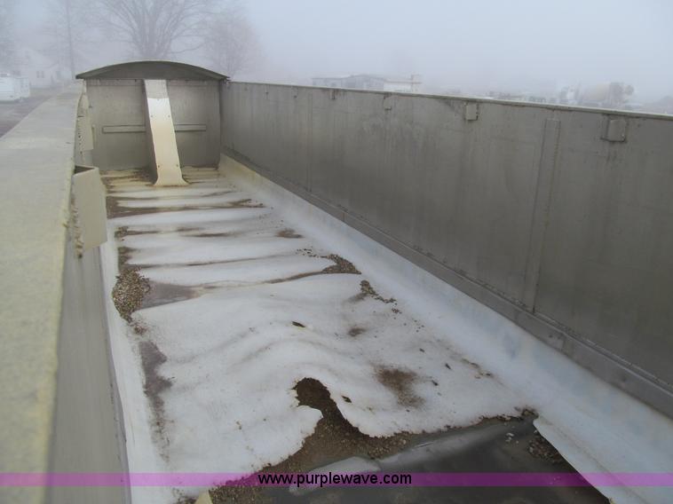 image for item L5525 2004 MAC end dump trailer