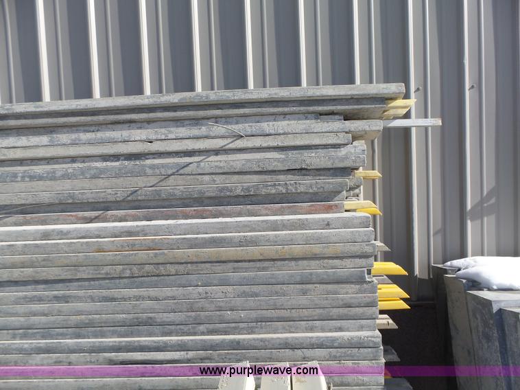 image for item L5548 Approximately 70 plastic concrete forms