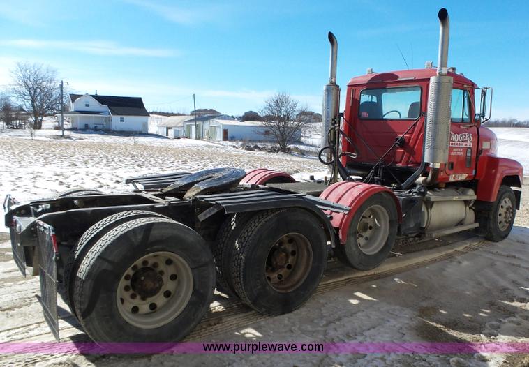 image for item L5555 2001 Mack CH613 semi truck