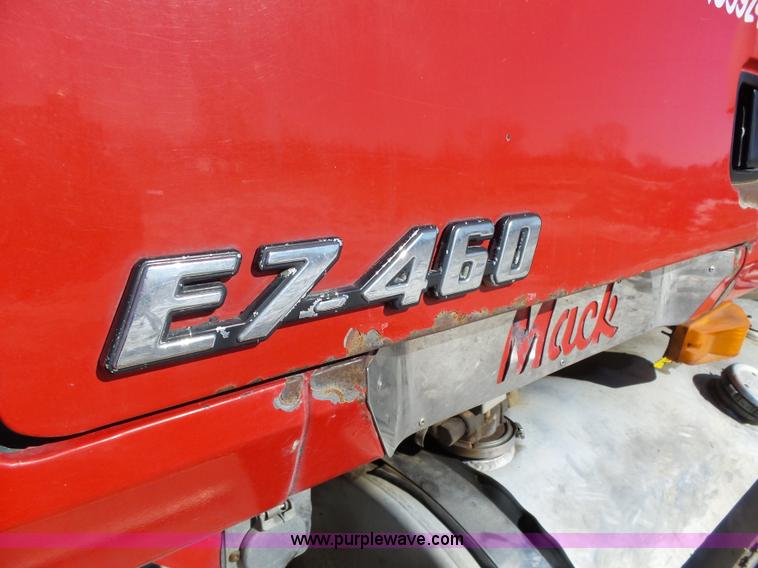 image for item L5555 2001 Mack CH613 semi truck