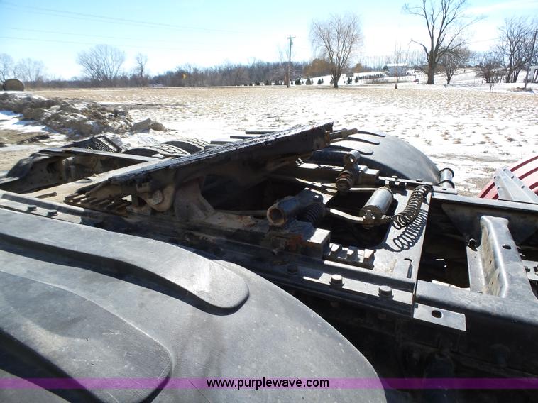 image for item L5555 2001 Mack CH613 semi truck