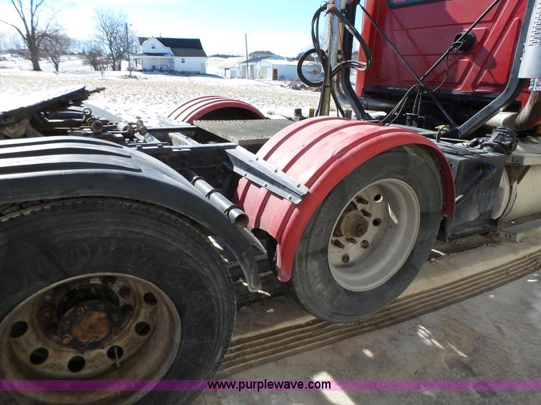 image for item L5555 2001 Mack CH613 semi truck