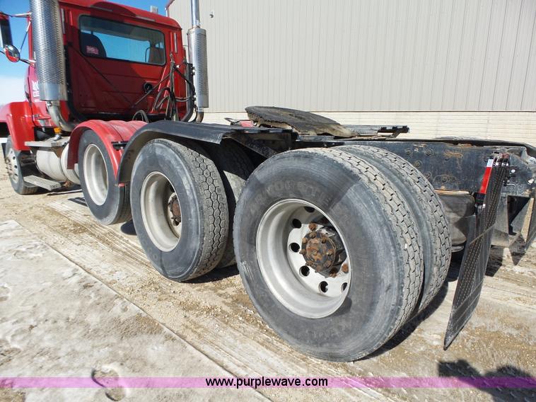 image for item L5555 2001 Mack CH613 semi truck