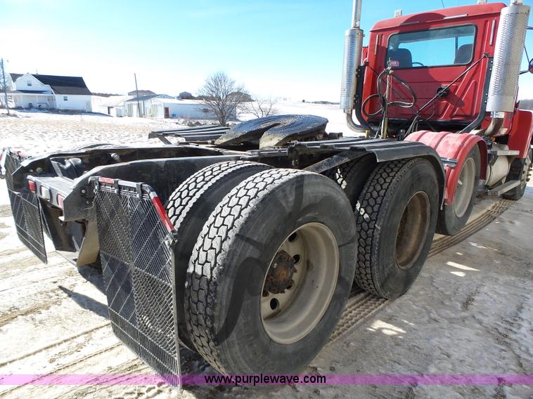 image for item L5555 2001 Mack CH613 semi truck