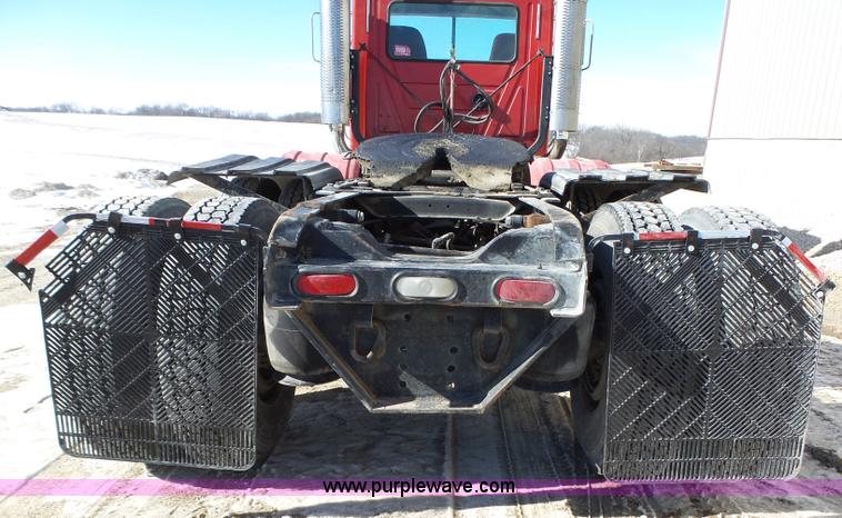 image for item L5555 2001 Mack CH613 semi truck