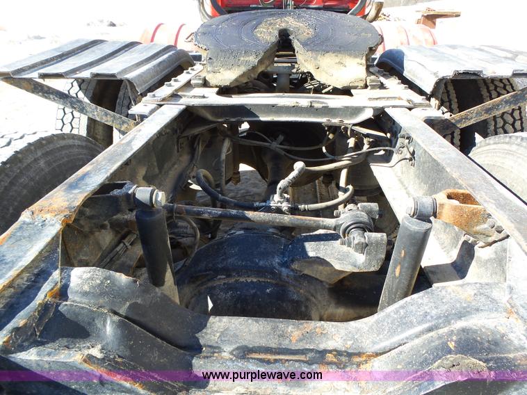 image for item L5555 2001 Mack CH613 semi truck