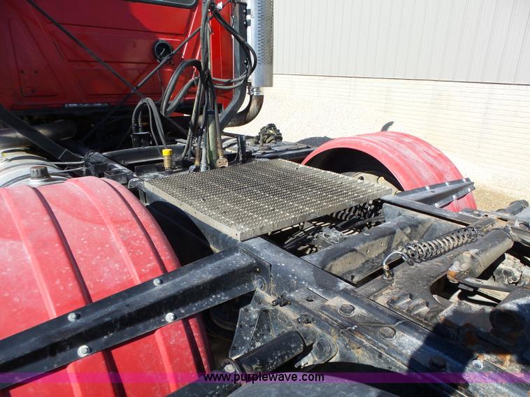 image for item L5555 2001 Mack CH613 semi truck