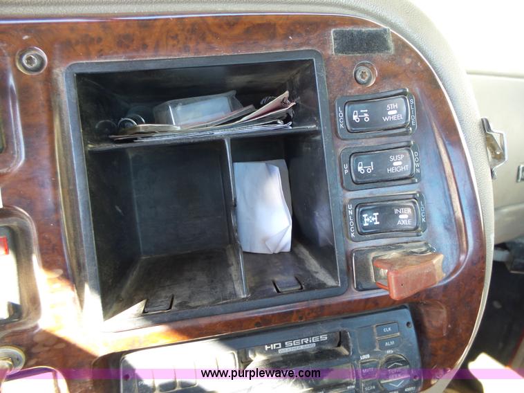 image for item L5555 2001 Mack CH613 semi truck