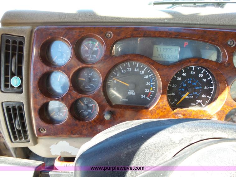 image for item L5555 2001 Mack CH613 semi truck